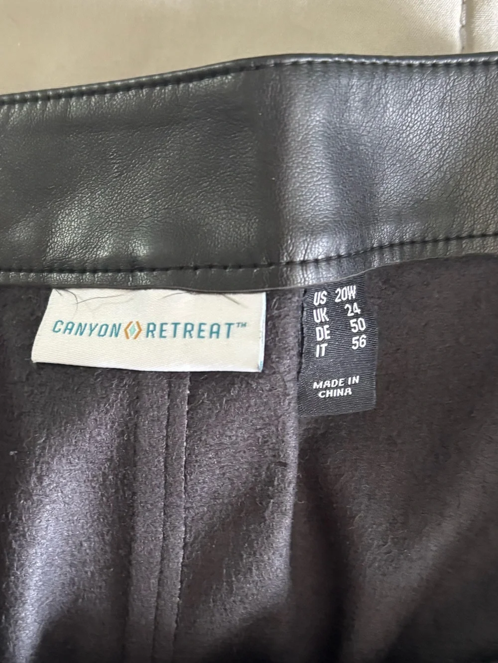 Faux Leather Pencil Skirt in Black_3